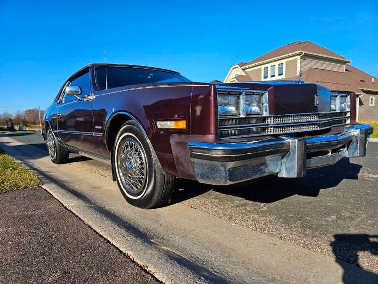 Oldsmobile-Toronado-1985-Burgandy-Burgandy-31