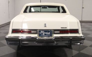 Oldsmobile-Toronado-1985-White-Maroon-11