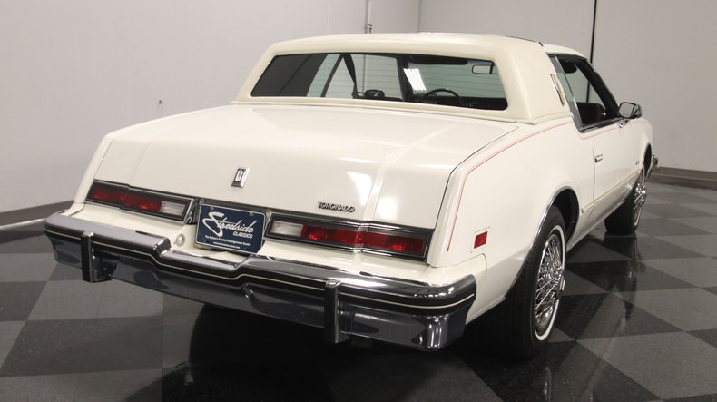 Oldsmobile-Toronado-1985-White-Maroon-12