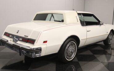 Oldsmobile-Toronado-1985-White-Maroon-13