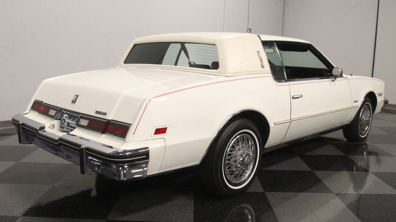 Oldsmobile-Toronado-1985-White-Maroon-13