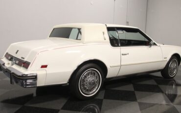 Oldsmobile-Toronado-1985-White-Maroon-14