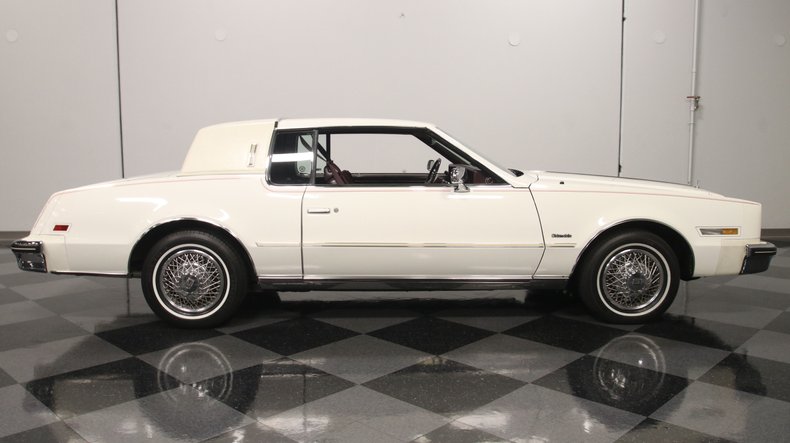 Oldsmobile-Toronado-1985-White-Maroon-15
