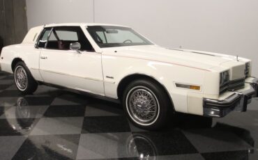 Oldsmobile-Toronado-1985-White-Maroon-16