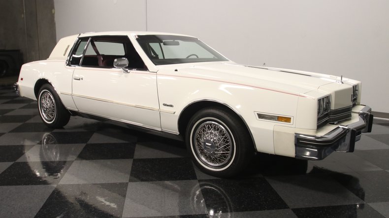Oldsmobile-Toronado-1985-White-Maroon-16