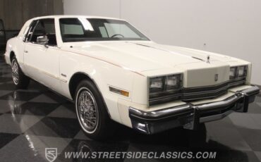 Oldsmobile-Toronado-1985-White-Maroon-17