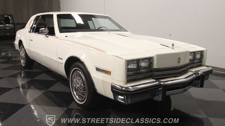 Oldsmobile-Toronado-1985-White-Maroon-17