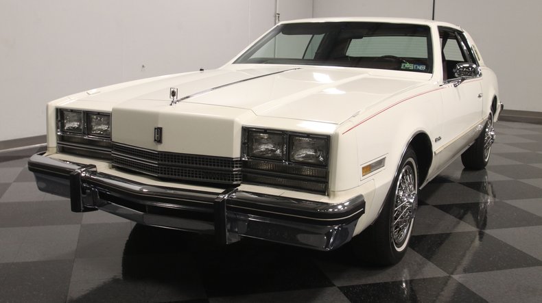 Oldsmobile-Toronado-1985-White-Maroon-19
