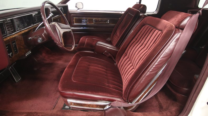Oldsmobile-Toronado-1985-White-Maroon-2