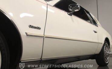 Oldsmobile-Toronado-1985-White-Maroon-22