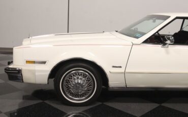 Oldsmobile-Toronado-1985-White-Maroon-23