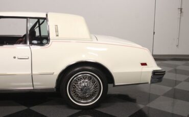 Oldsmobile-Toronado-1985-White-Maroon-24