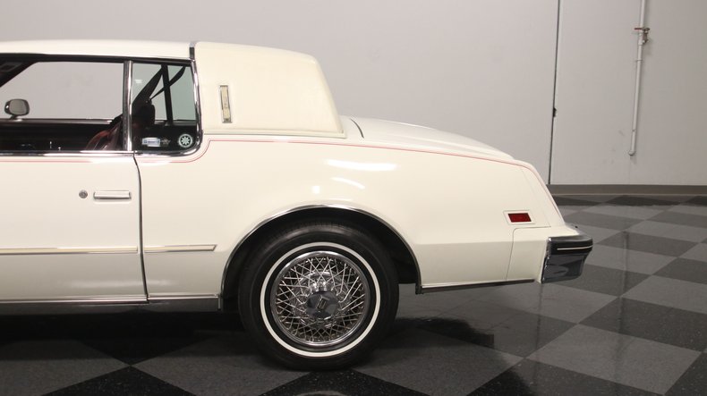 Oldsmobile-Toronado-1985-White-Maroon-24
