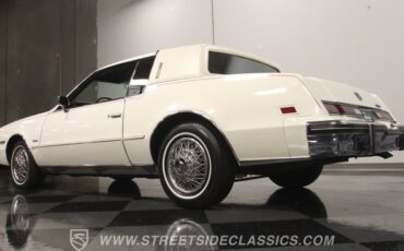 Oldsmobile-Toronado-1985-White-Maroon-25