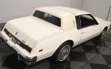 Oldsmobile-Toronado-1985-White-Maroon-26