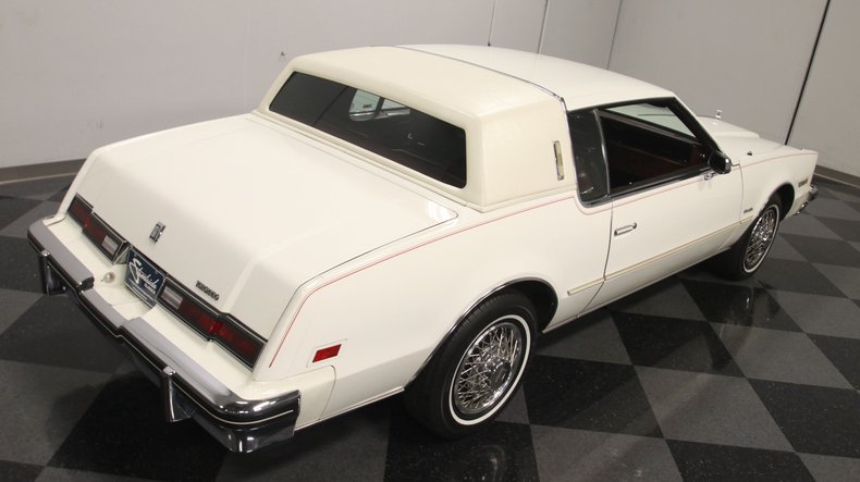 Oldsmobile-Toronado-1985-White-Maroon-26