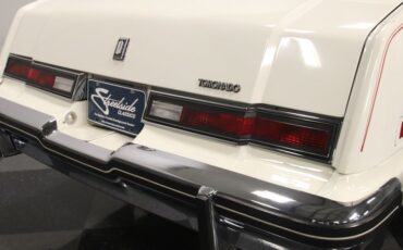 Oldsmobile-Toronado-1985-White-Maroon-27
