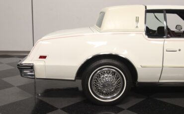 Oldsmobile-Toronado-1985-White-Maroon-29