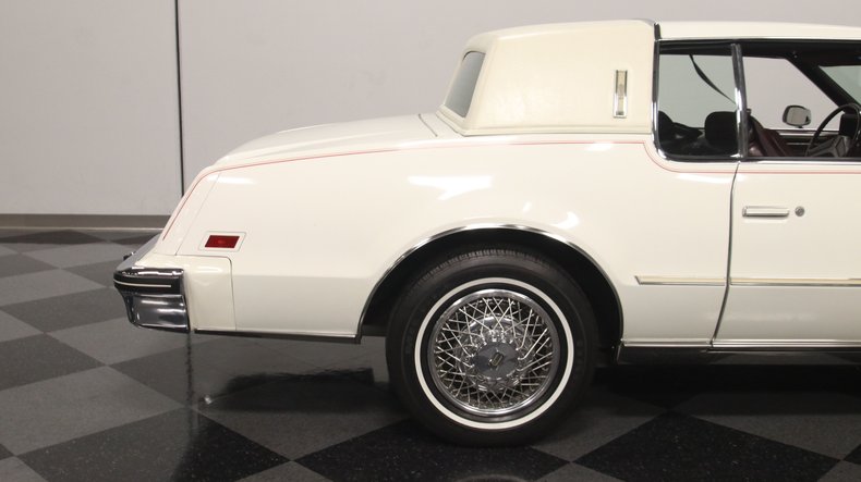Oldsmobile-Toronado-1985-White-Maroon-29