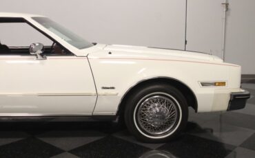 Oldsmobile-Toronado-1985-White-Maroon-30
