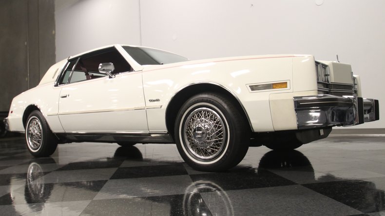 Oldsmobile-Toronado-1985-White-Maroon-31