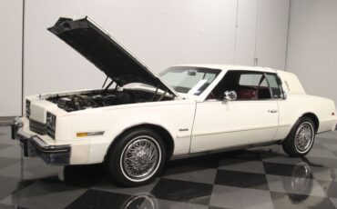 Oldsmobile-Toronado-1985-White-Maroon-32