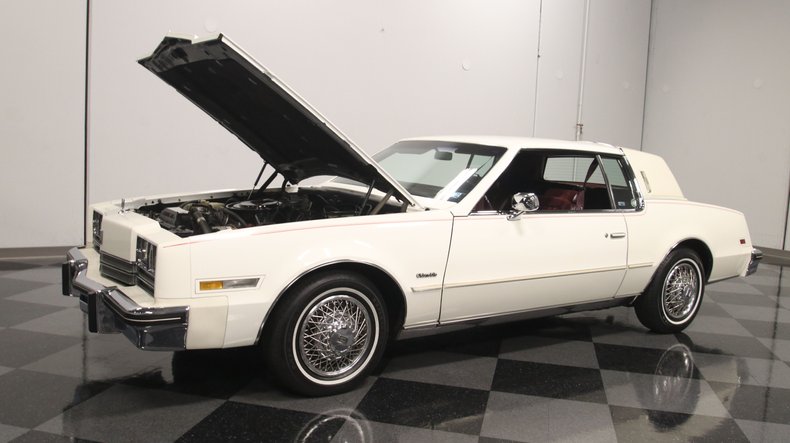 Oldsmobile-Toronado-1985-White-Maroon-32