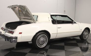 Oldsmobile-Toronado-1985-White-Maroon-35
