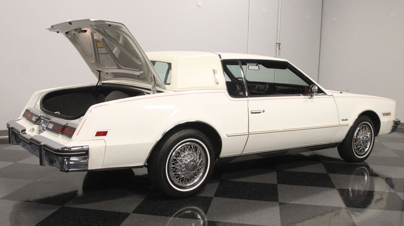 Oldsmobile-Toronado-1985-White-Maroon-35