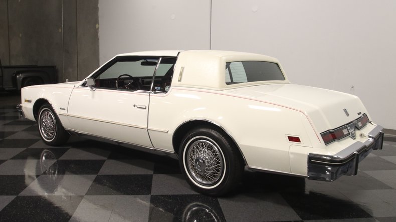 Oldsmobile-Toronado-1985-White-Maroon-4