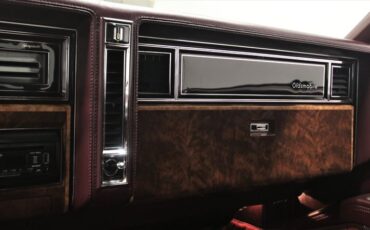 Oldsmobile-Toronado-1985-White-Maroon-44