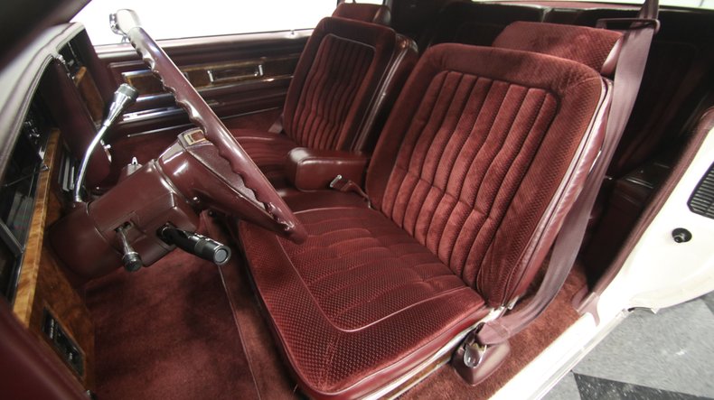 Oldsmobile-Toronado-1985-White-Maroon-45
