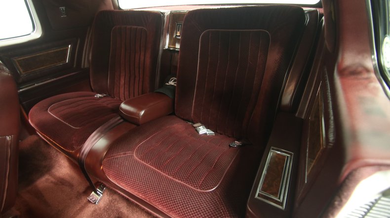 Oldsmobile-Toronado-1985-White-Maroon-46