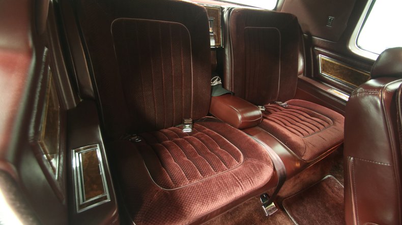Oldsmobile-Toronado-1985-White-Maroon-48
