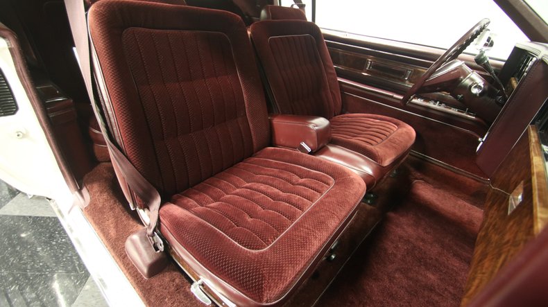 Oldsmobile-Toronado-1985-White-Maroon-49