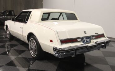Oldsmobile-Toronado-1985-White-Maroon-5