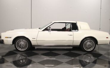 Oldsmobile-Toronado-1985-White-Maroon