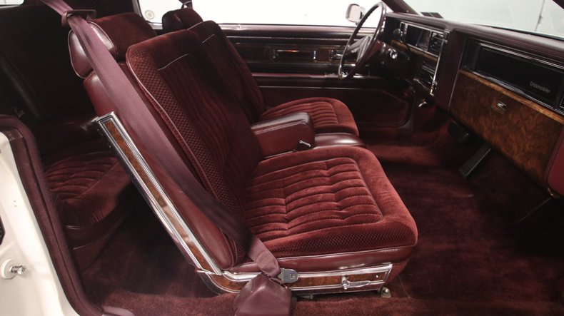 Oldsmobile-Toronado-1985-White-Maroon-7