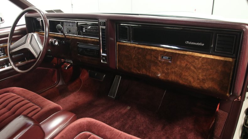 Oldsmobile-Toronado-1985-White-Maroon-8