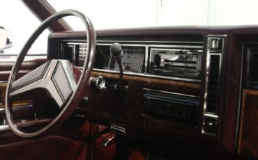 Oldsmobile-Toronado-1985-White-Maroon-9