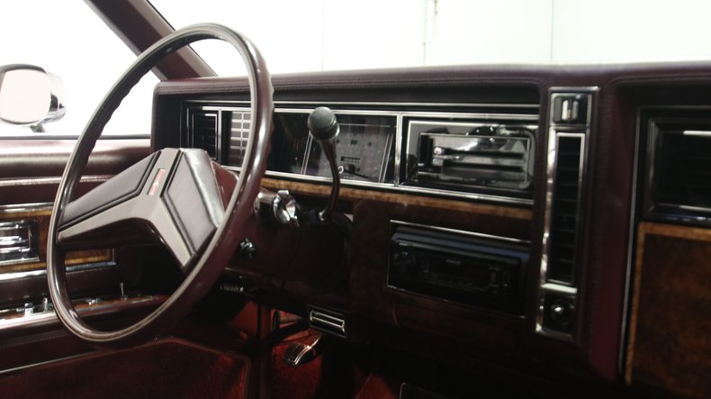 Oldsmobile-Toronado-1985-White-Maroon-9