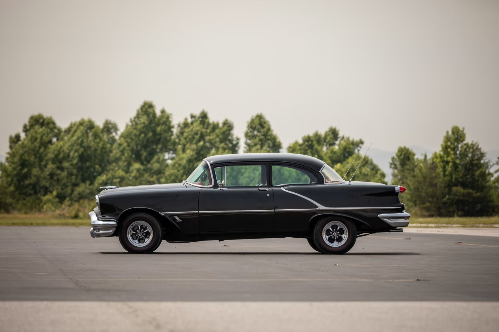 Oldsmobile-Two-Post-Rocket-88-Runabout-1956-Coupe-8
