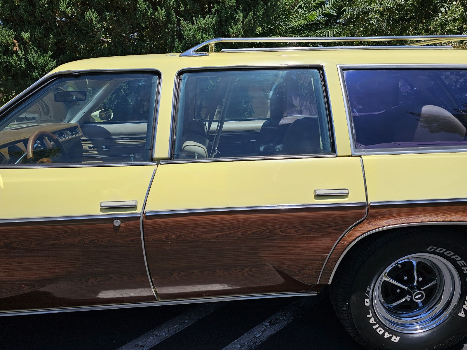 Oldsmobile-Vista-Cruiser-1977-12