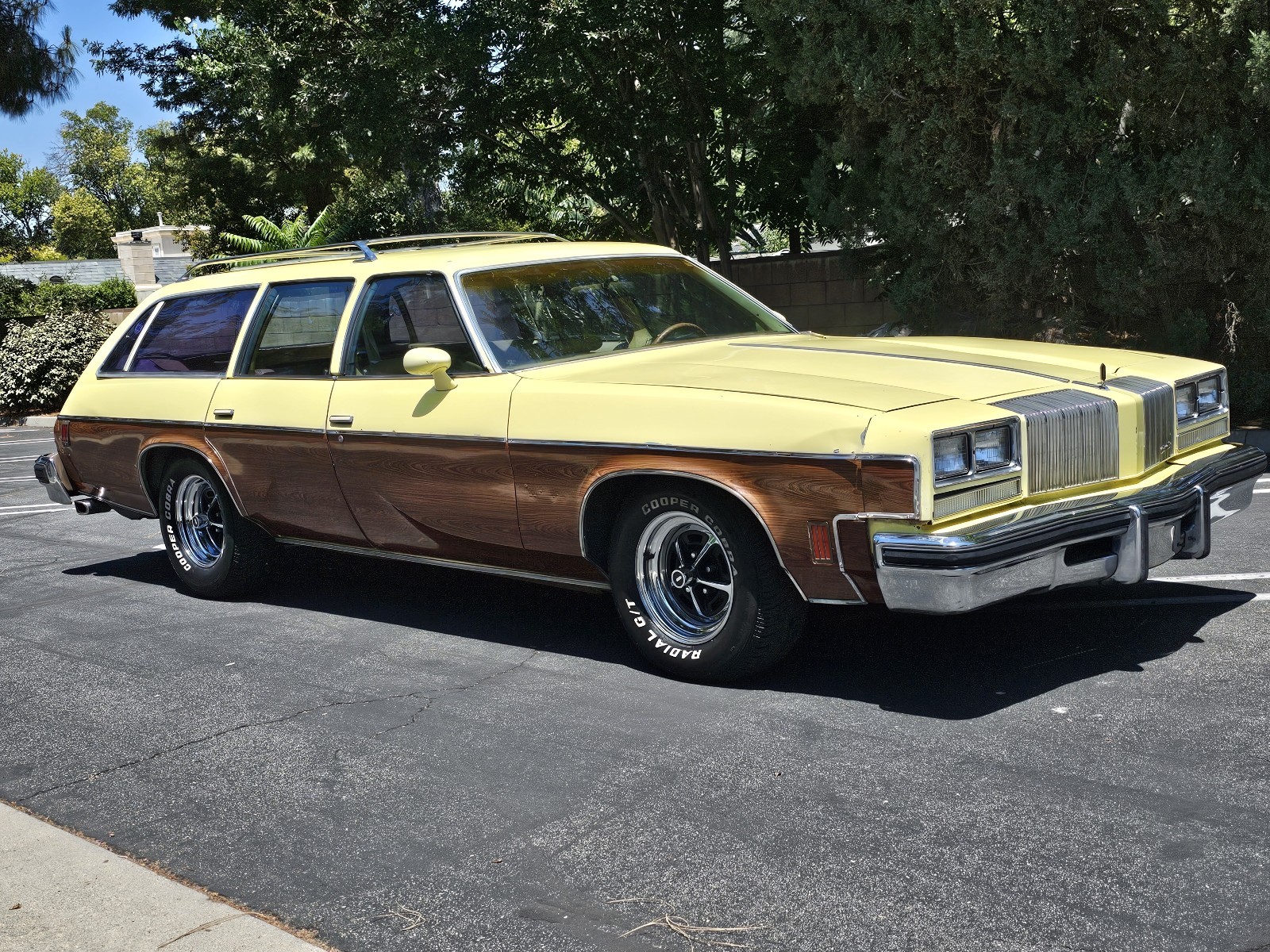 Oldsmobile-Vista-Cruiser-1977-17