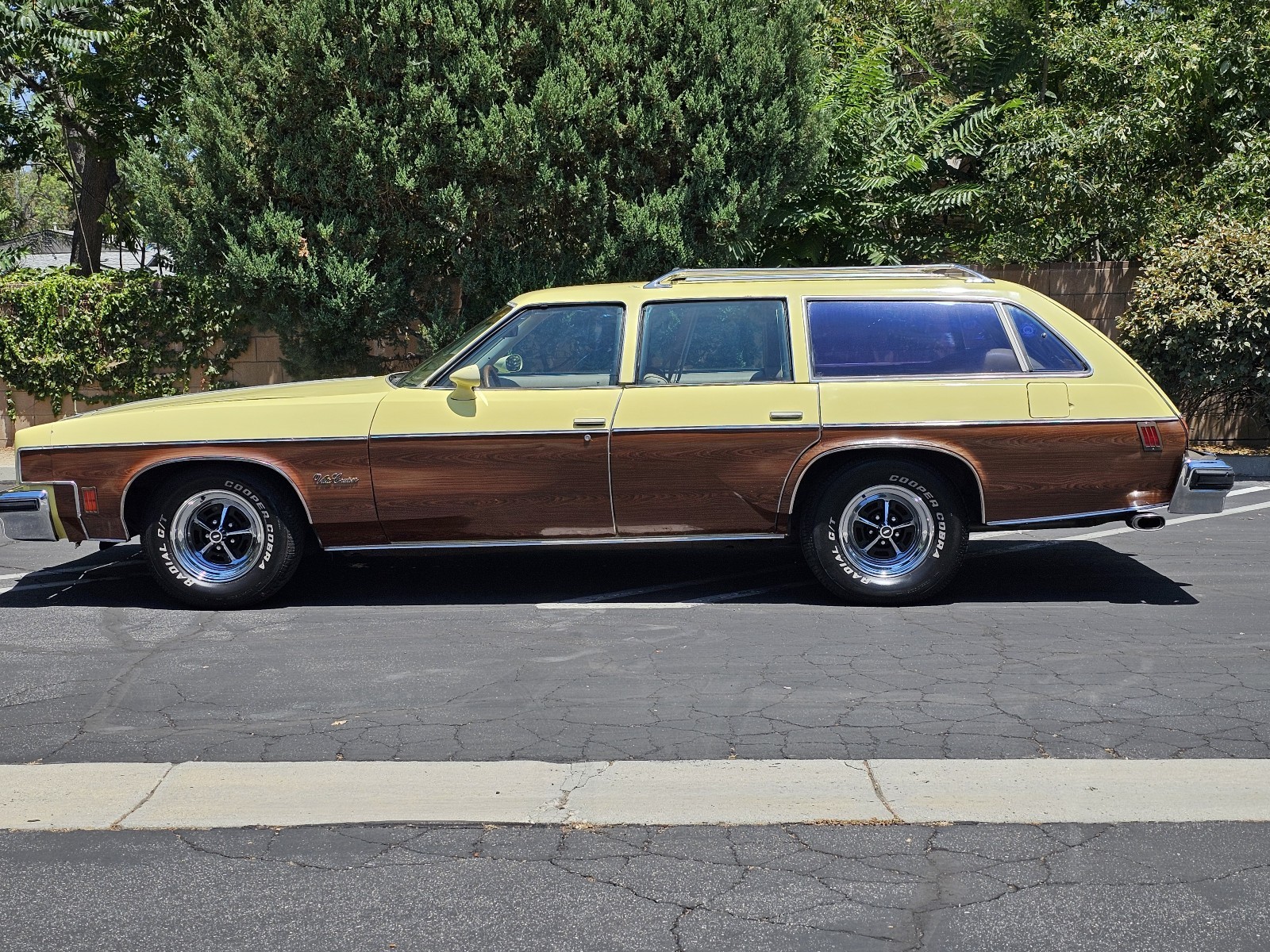 Oldsmobile-Vista-Cruiser-1977-2