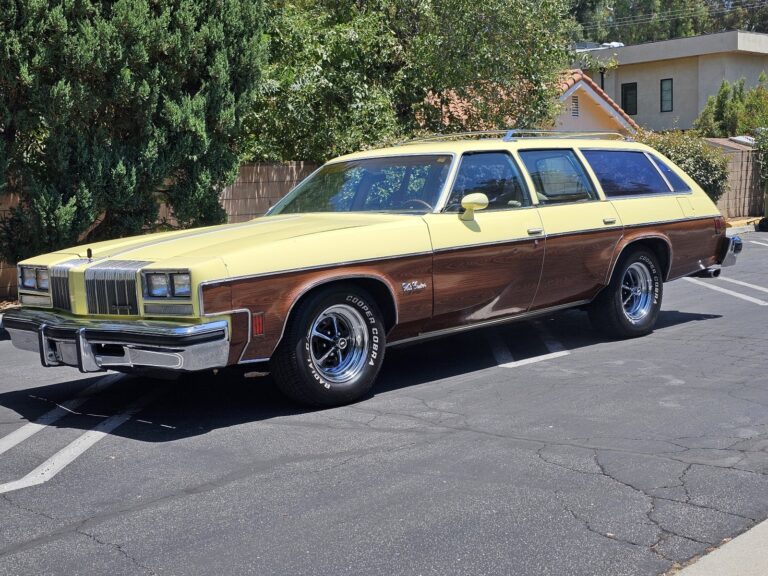 Oldsmobile Vista Cruiser 1977