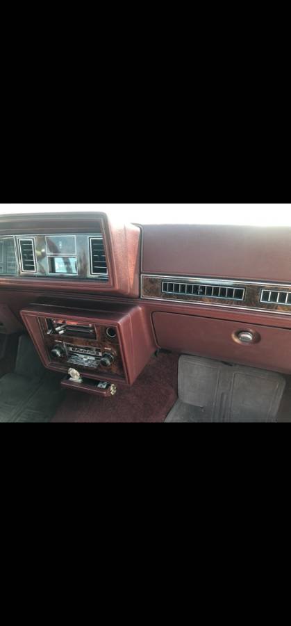 Oldsmobile-cutlass-supreme-1981-red-3