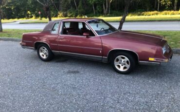 Oldsmobile-cutlass-supreme-1981-red