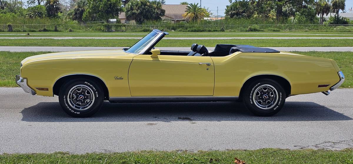 Oldsmobile-cutlass-supreme-convertible-1972-yellow-1