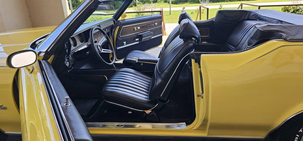 Oldsmobile-cutlass-supreme-convertible-1972-yellow-10
